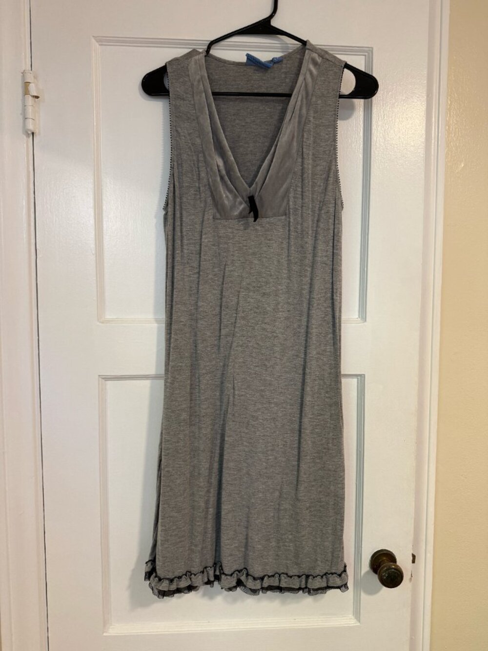 Simply Vera Vera Wang Grey V-Neck Ruffle Hem Dress